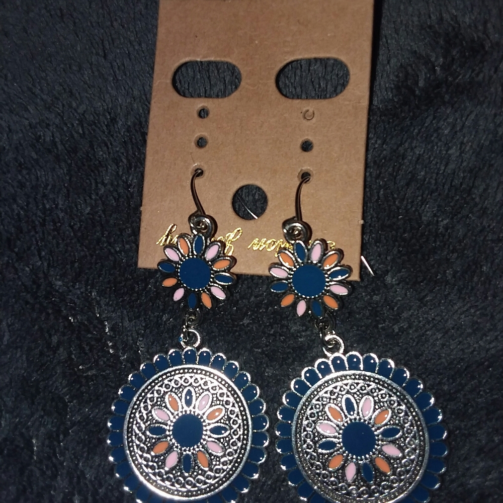 Cute Dangle Style Earrings - Picture 1 of 4